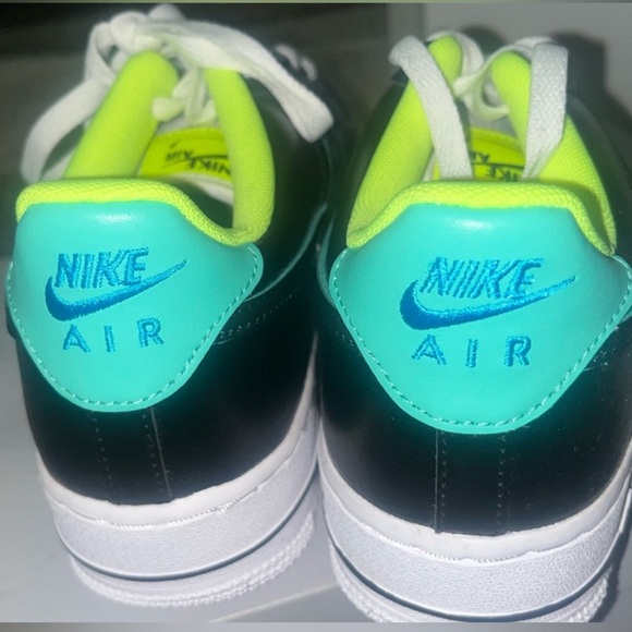 AIR FORCE 1 LV8 (GS) - Picture 3 of 5